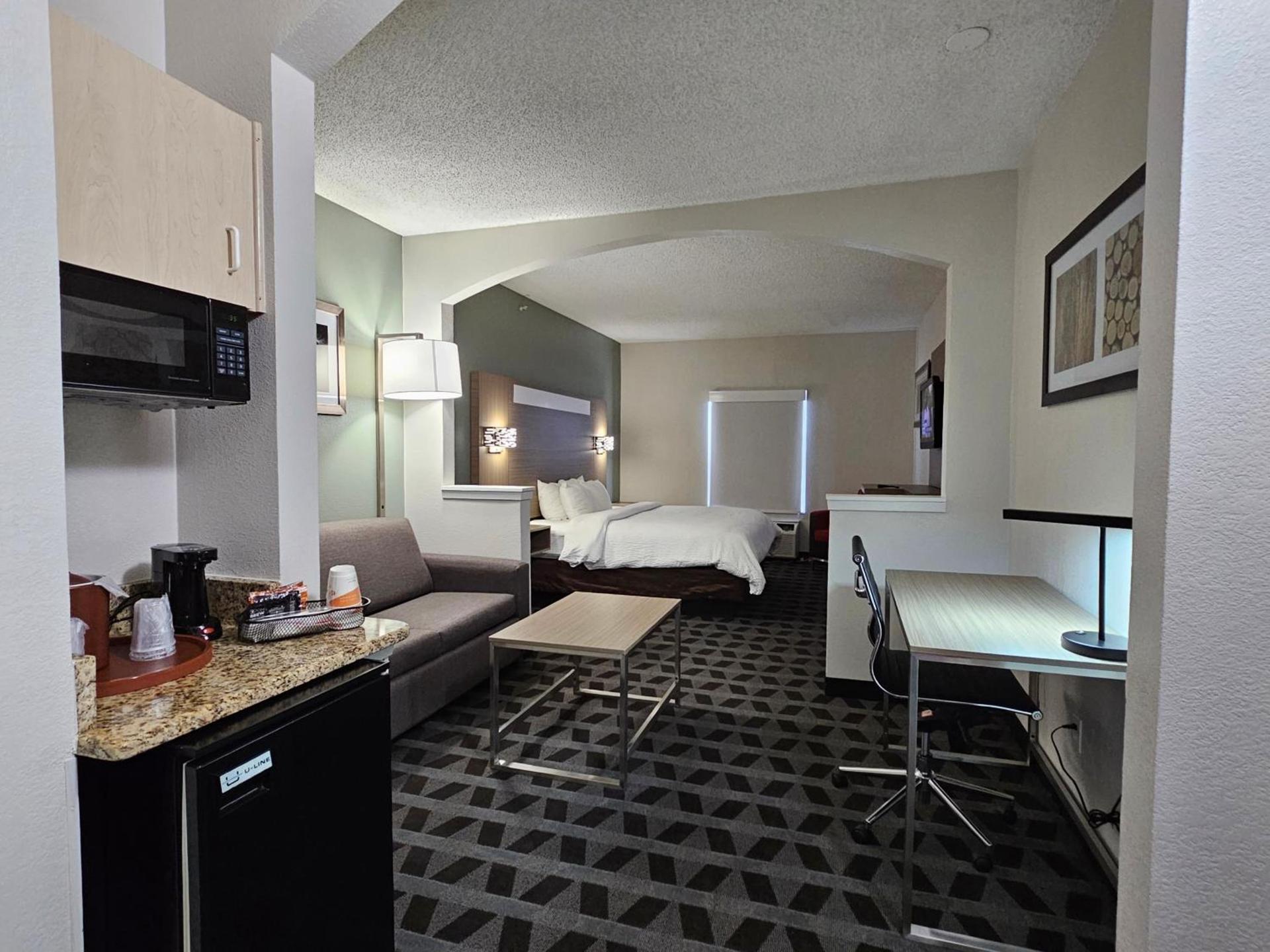 Quality Inn & Suites Irving DFW Airport South photo 59