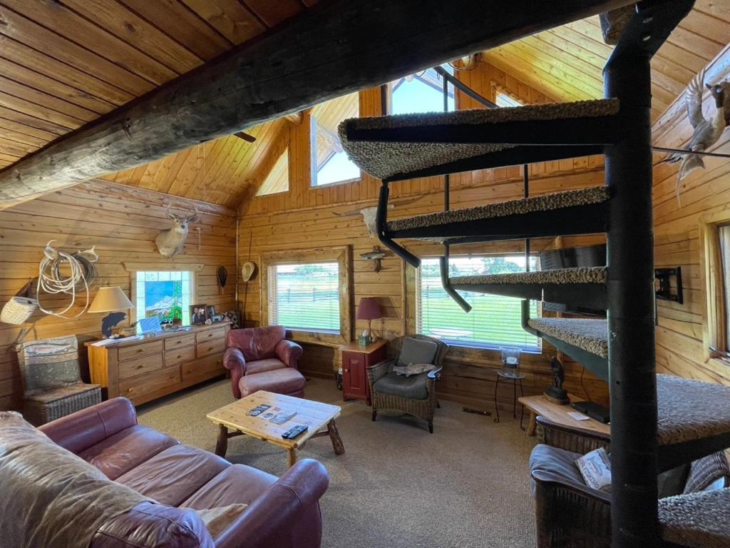 Sportsman Lodge Melrose MT photo 73