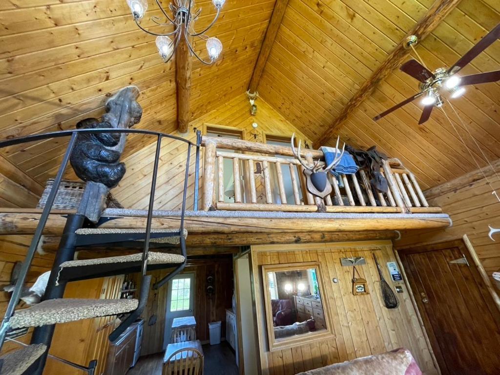 Sportsman Lodge Melrose MT photo 75