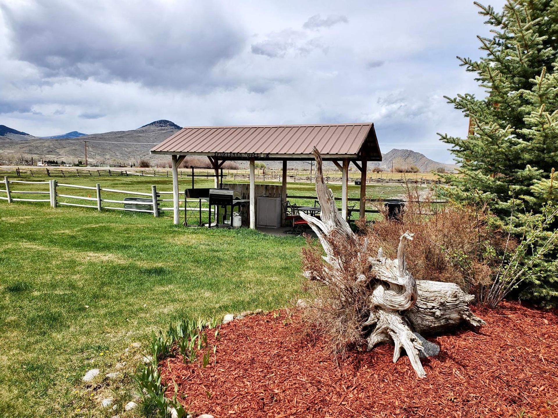 Sportsman Lodge Melrose MT photo 92