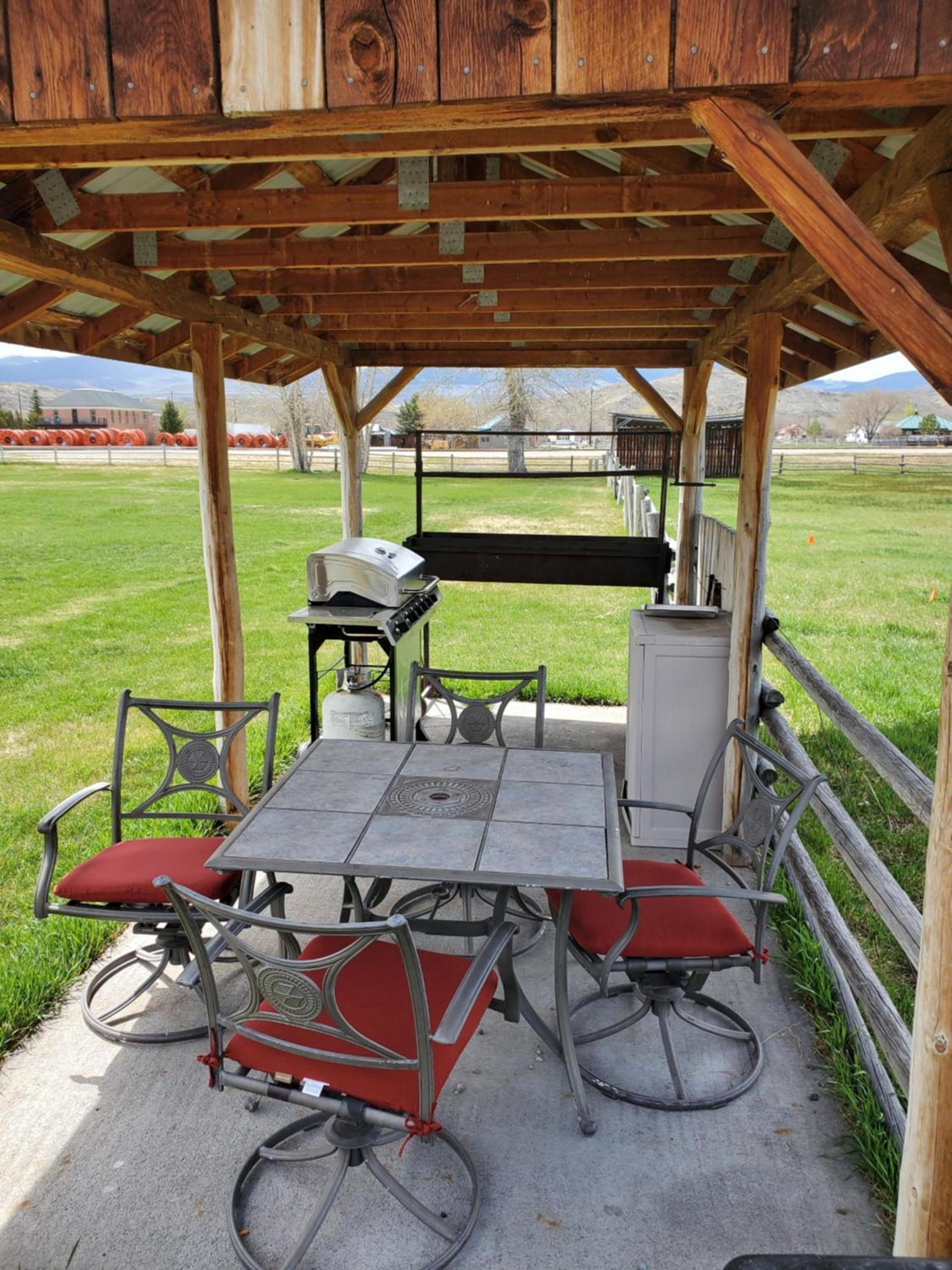 Sportsman Lodge Melrose MT photo 91