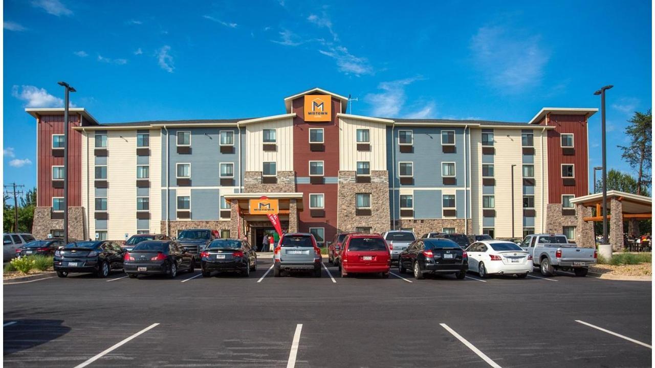 La Quinta Inn & Suites by Wyndham Greenville Woodruff Rd photo 1