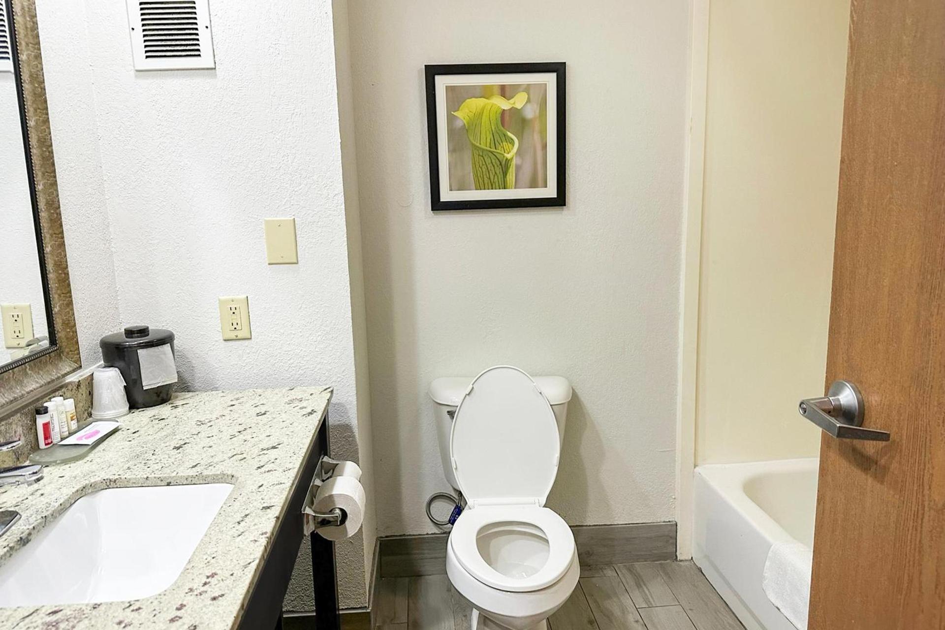 OYO Townhouse Jackson - Ridgeland photo 20