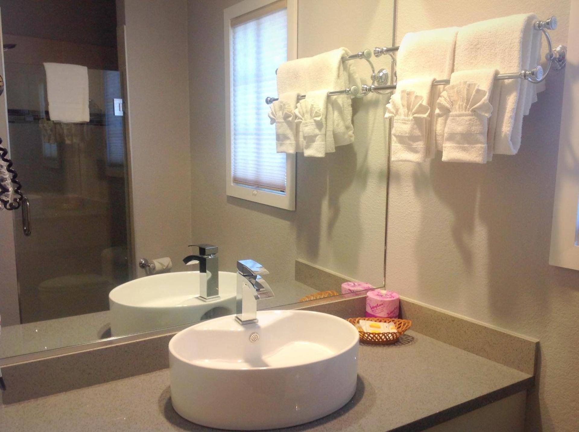 FairBridge Inn & Suites Gateway to Yosemite photo 22
