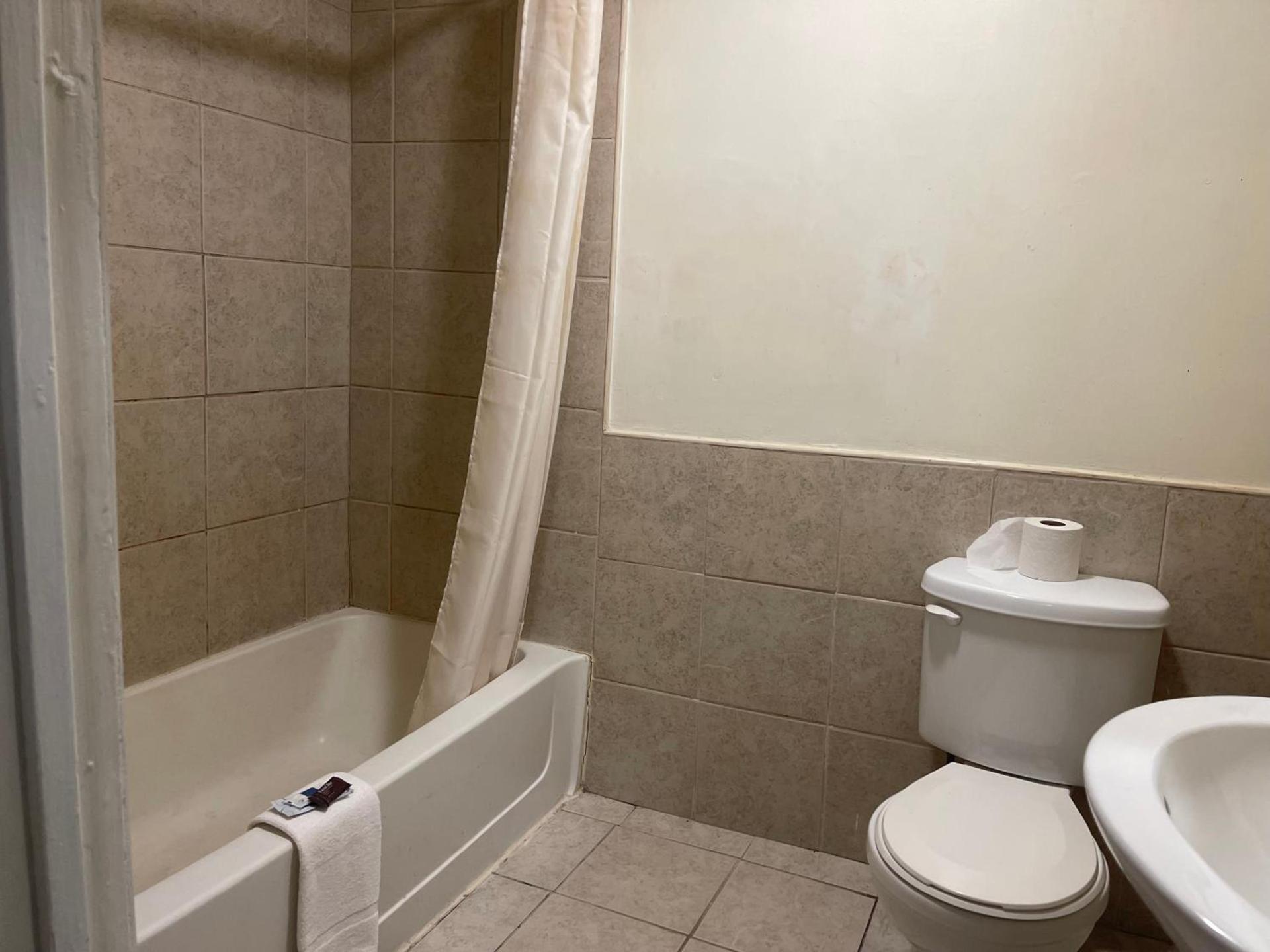 Pennswoods Inn photo 30