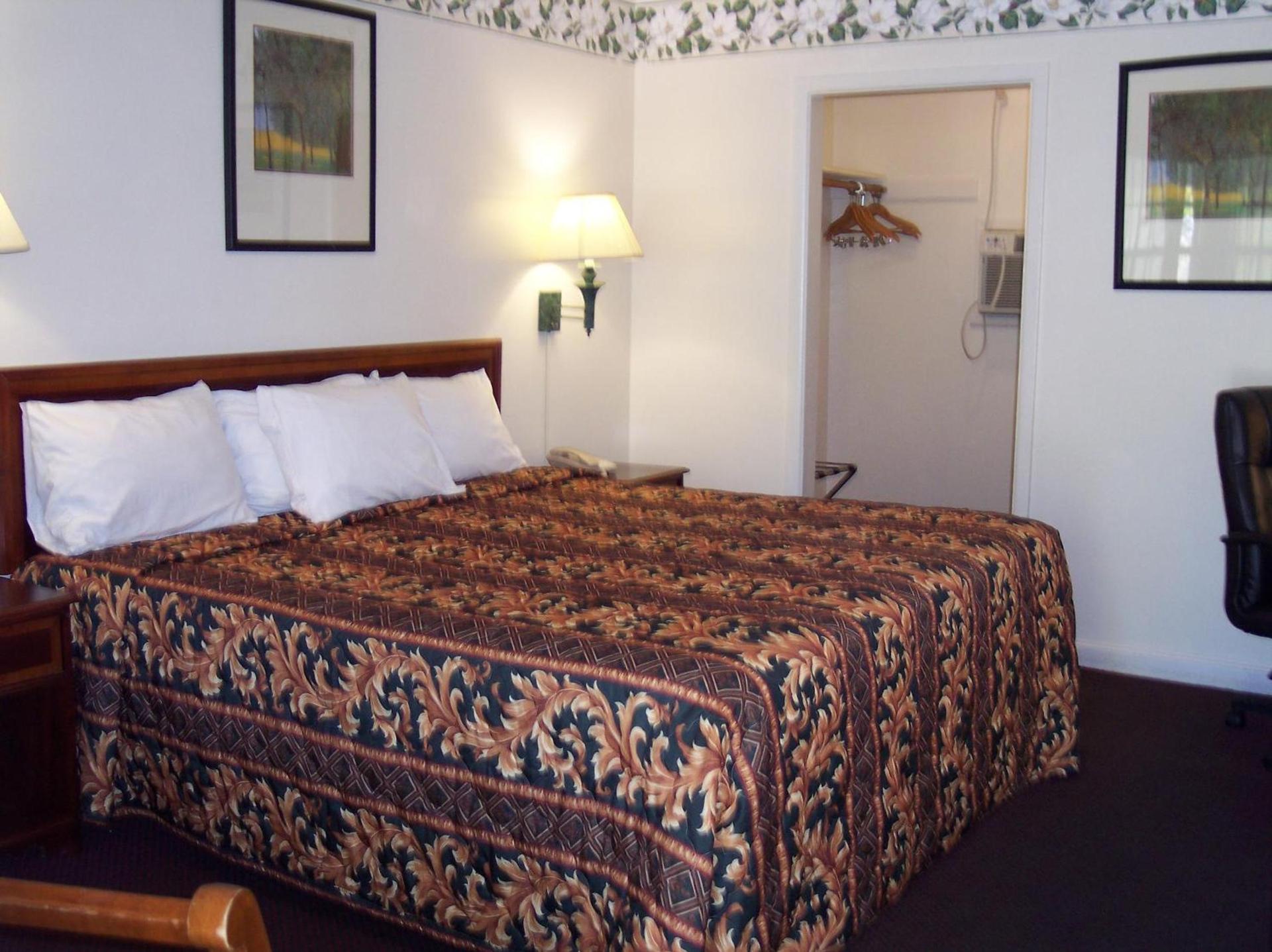 Shore Hills Motel photo 12