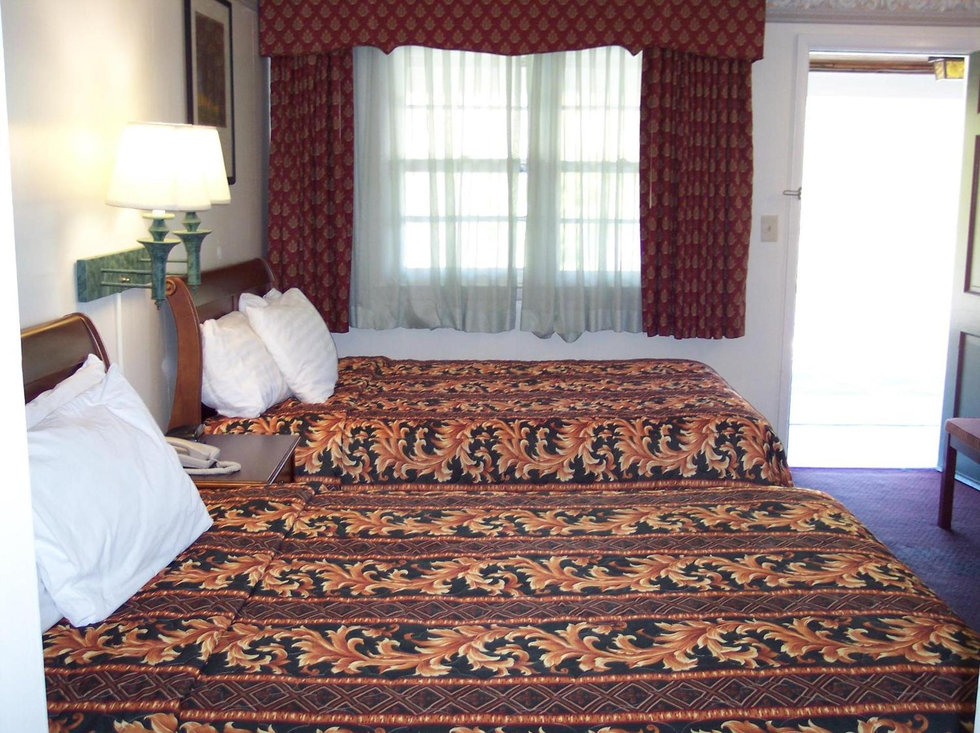 Shore Hills Motel photo 14