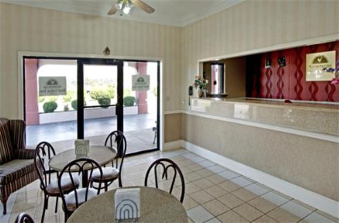Rodeway Inn Canton I-55 photo 2