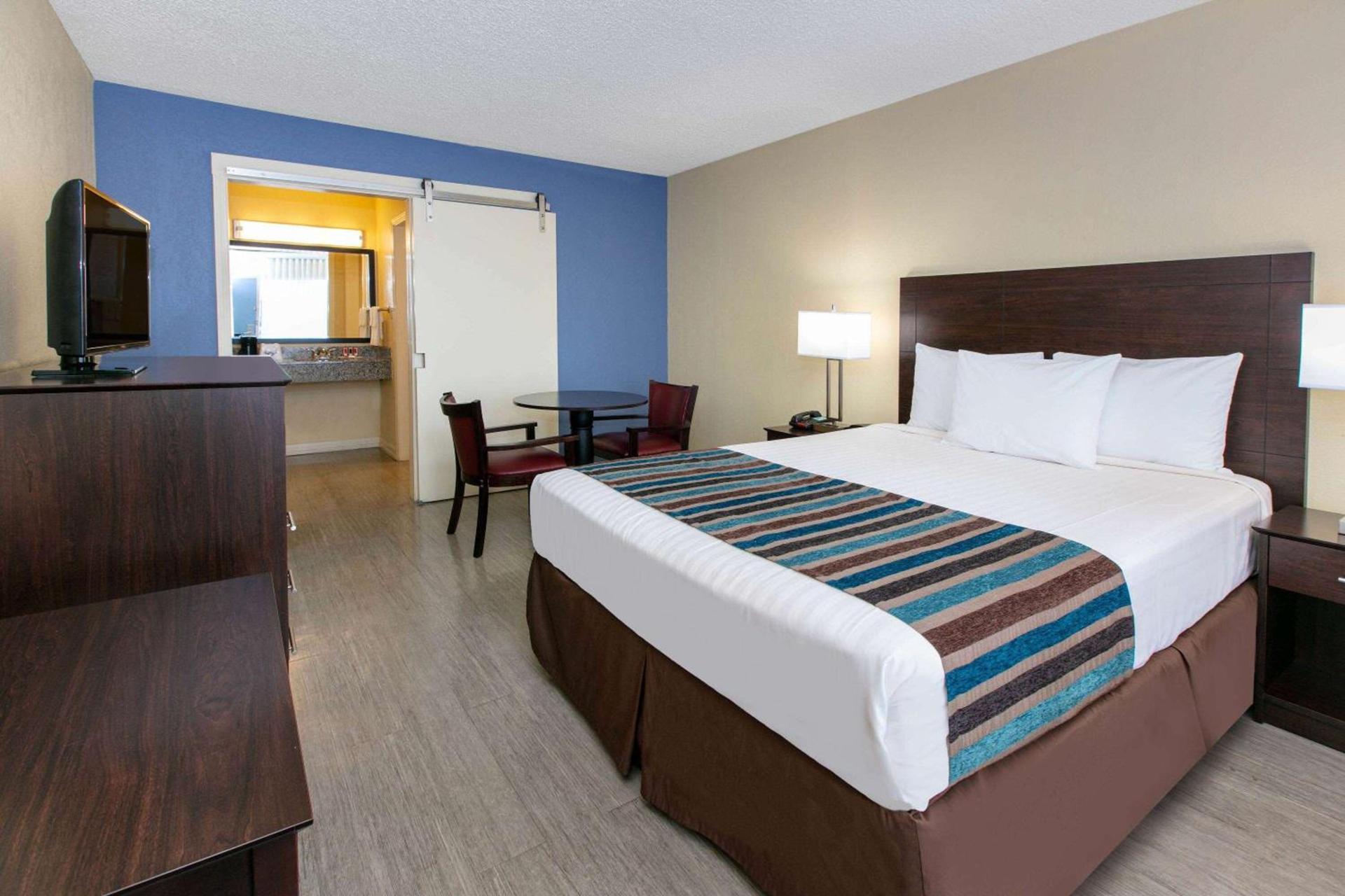 Days Inn by Wyndham Natchez photo 2