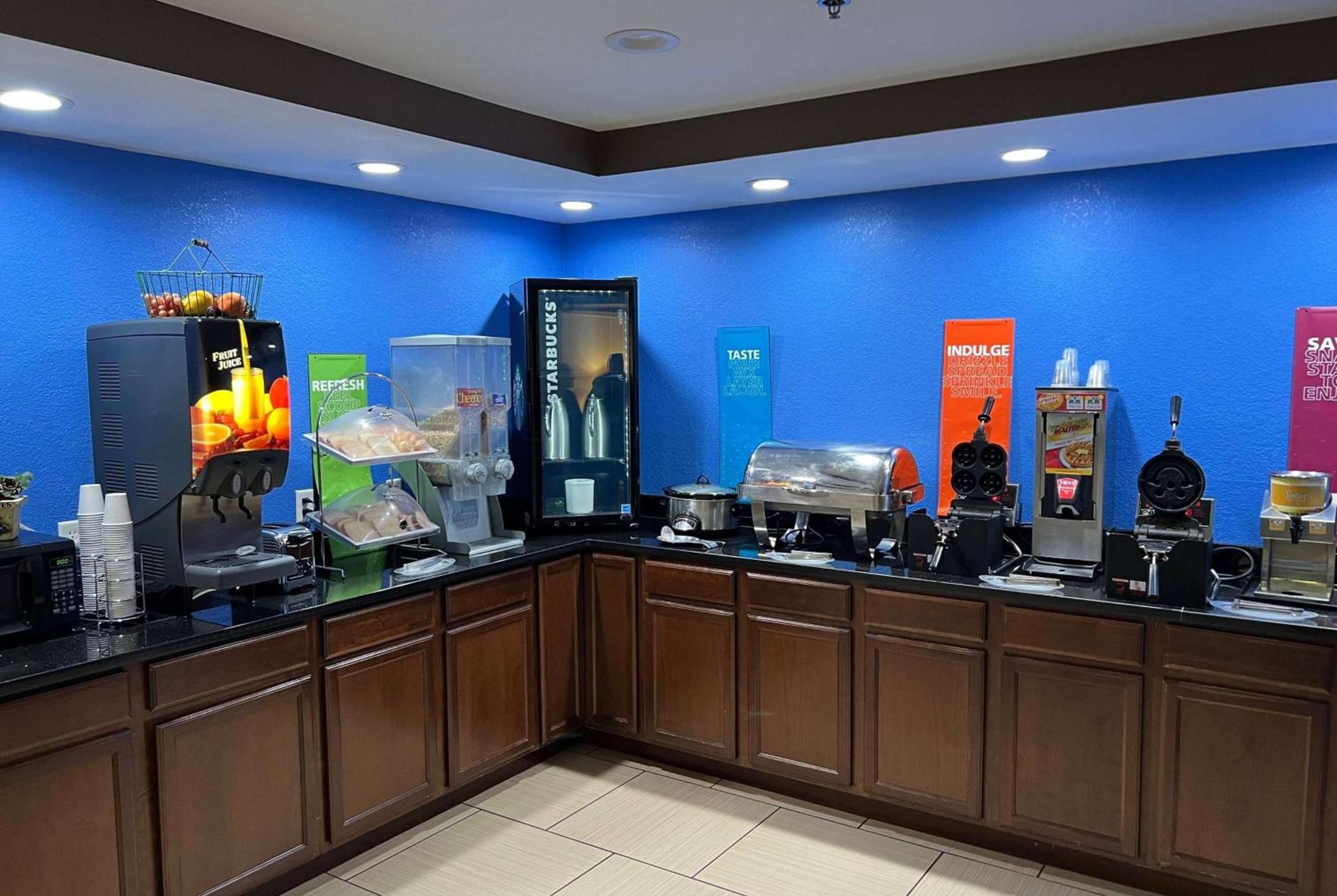 Travelodge by Wyndham Fort Wayne North photo 4