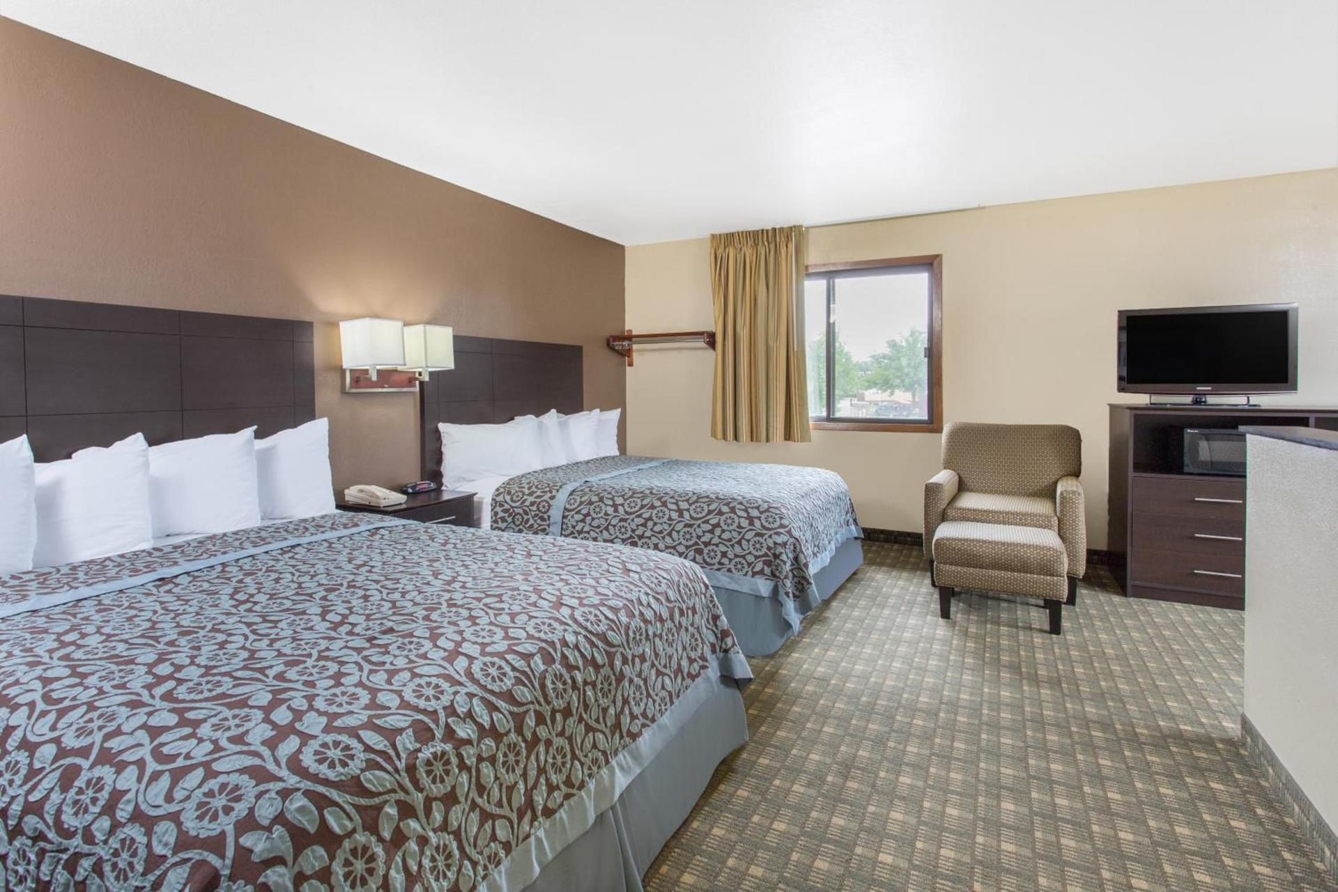 Days Inn & Suites by Wyndham Waterloo photo 54