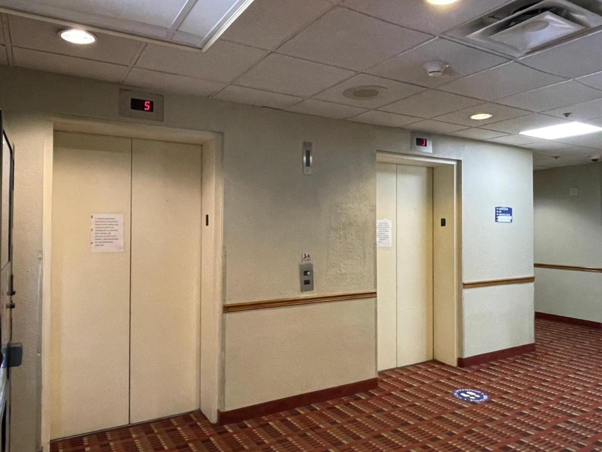AIRPORT LODGING Pittsburgh Airport photo 40