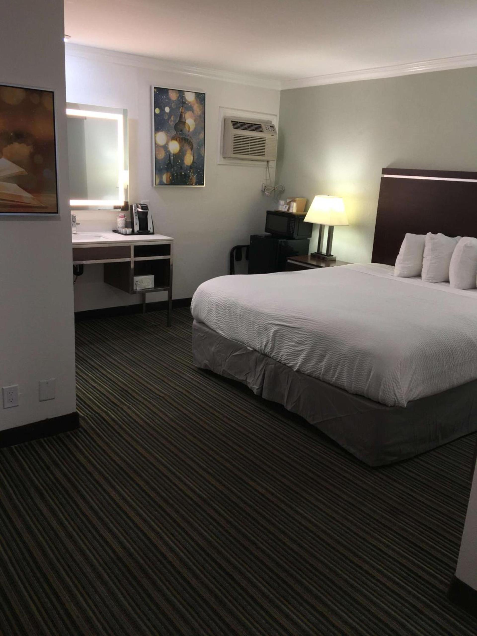 Best Western Courtesy Hotel - Anaheim Resort Amusement Park photo 22