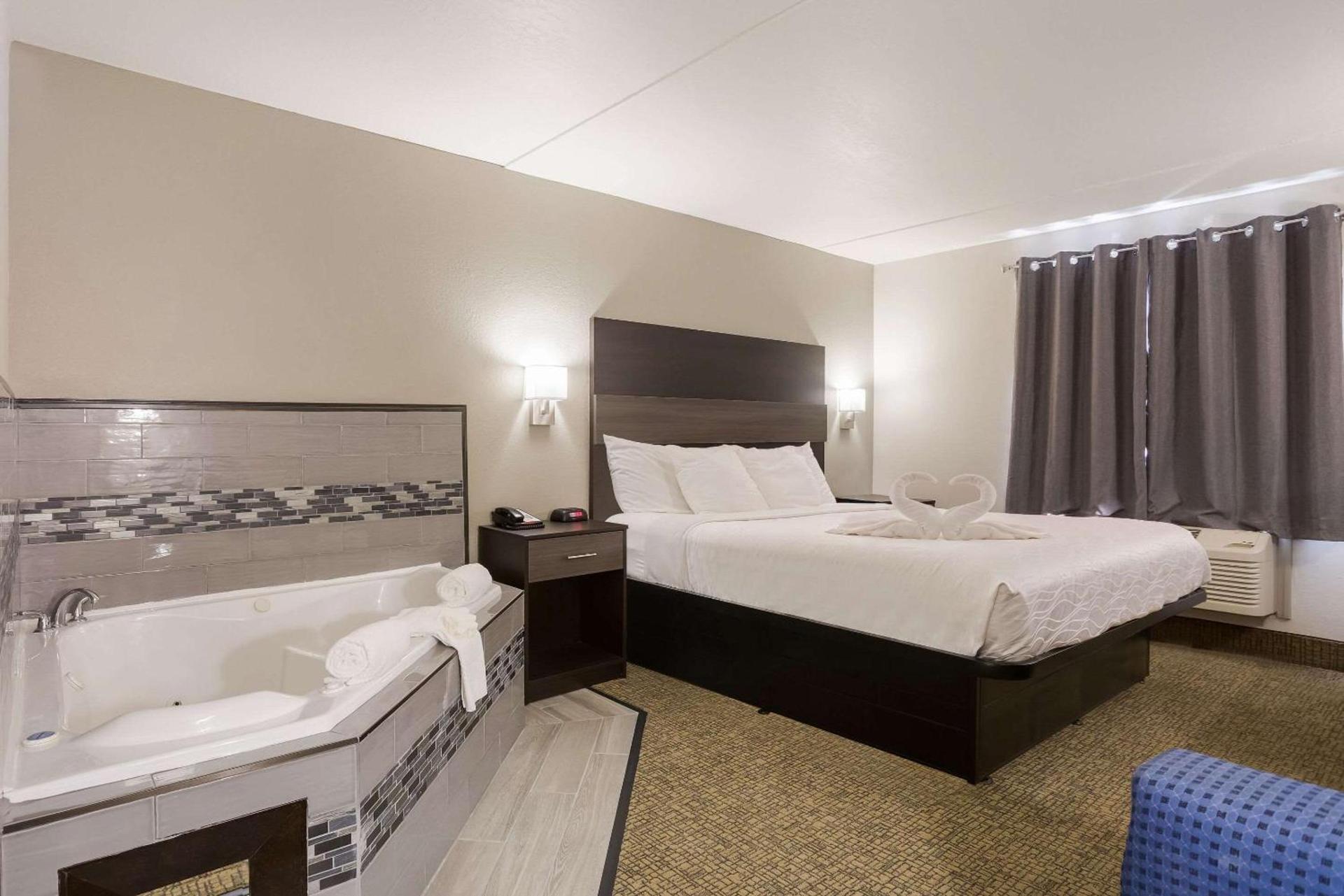 Rodeway Inn Branson, Brick House photo 15