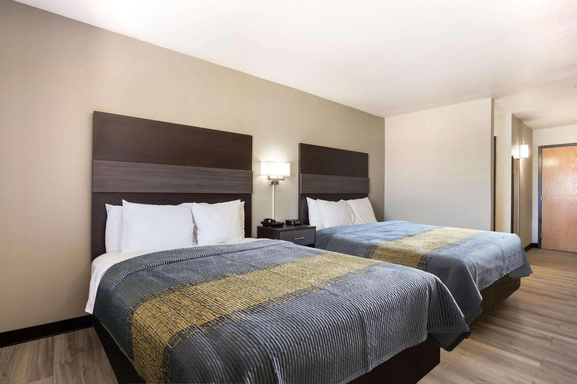 Rodeway Inn Branson, Brick House photo 16