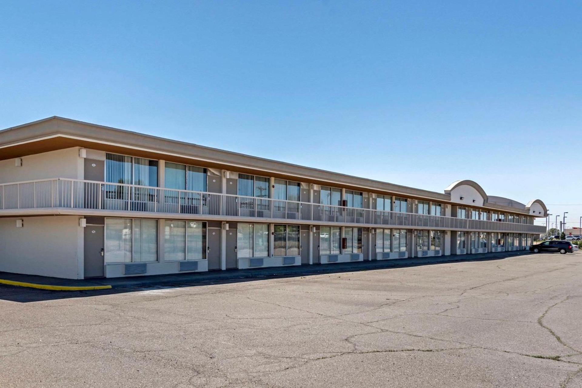 Suburban Studios Pueblo North photo 1