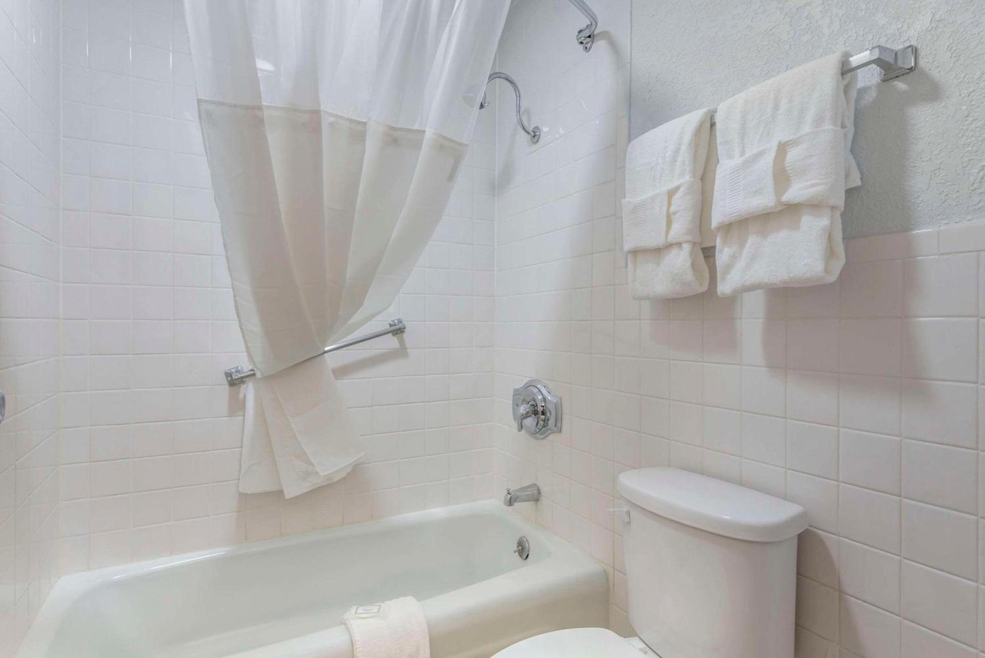 Suburban Studios Pueblo North photo 16