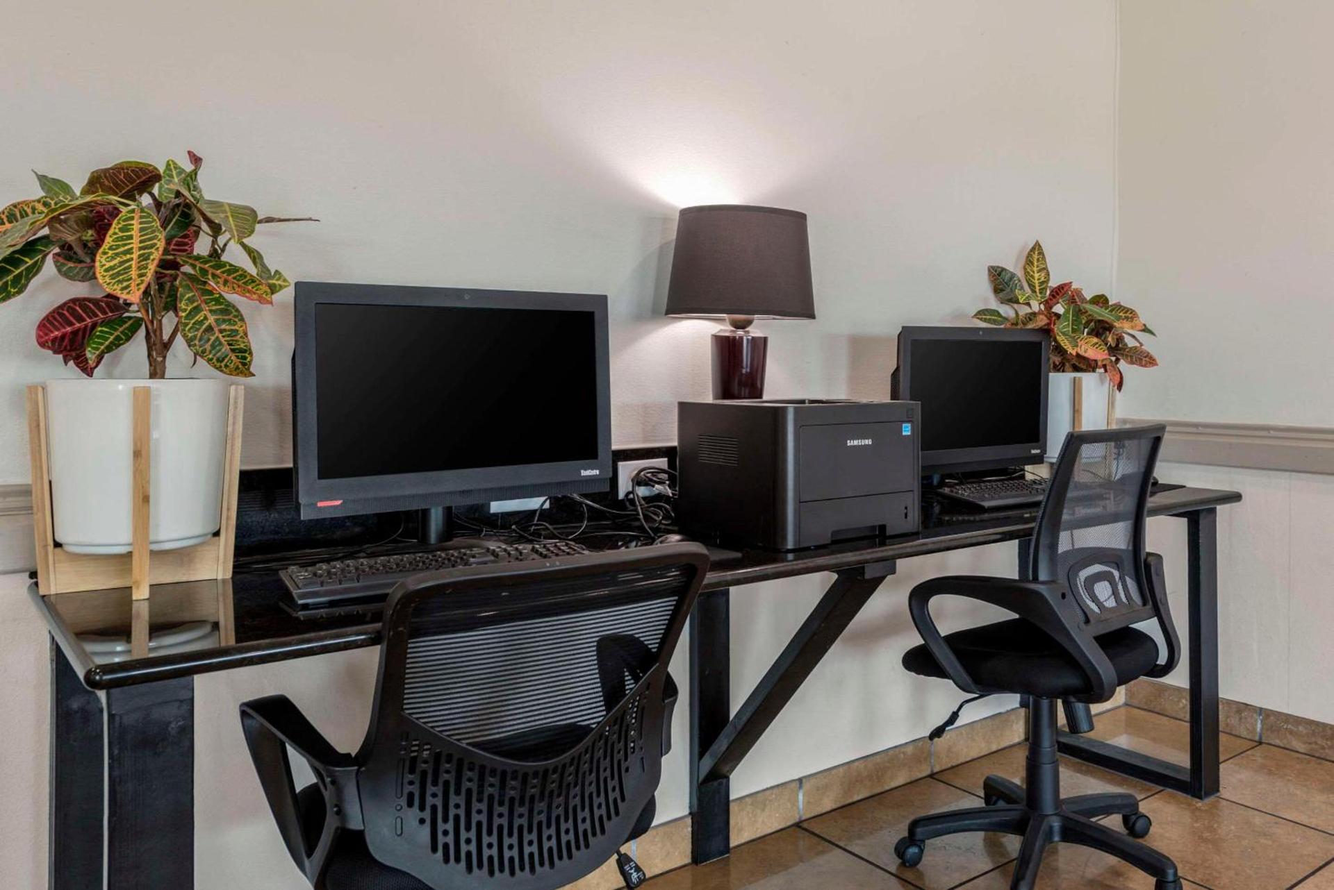 Suburban Studios Pueblo North photo 20