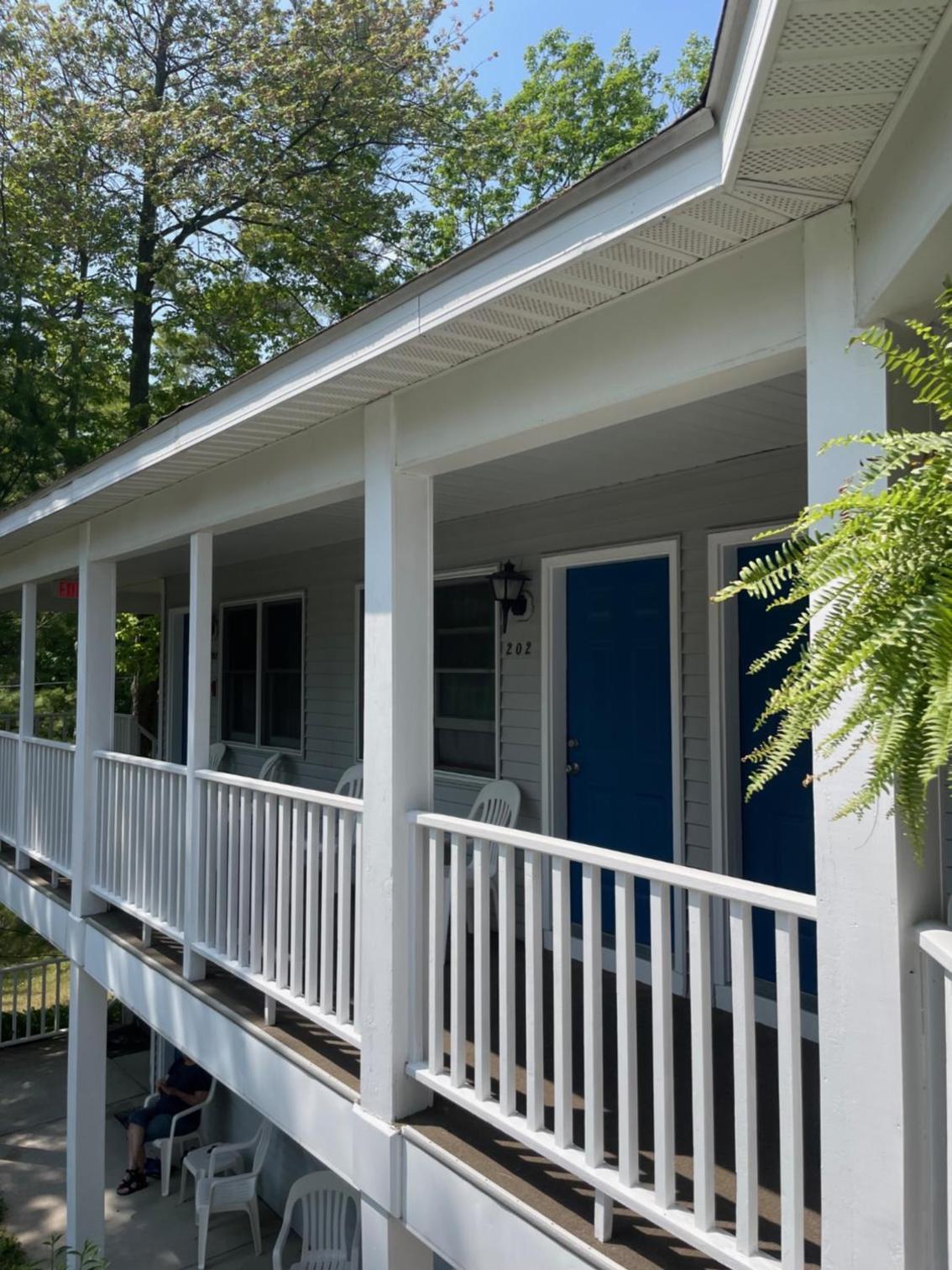 M22 Inn Glen Arbor photo 9