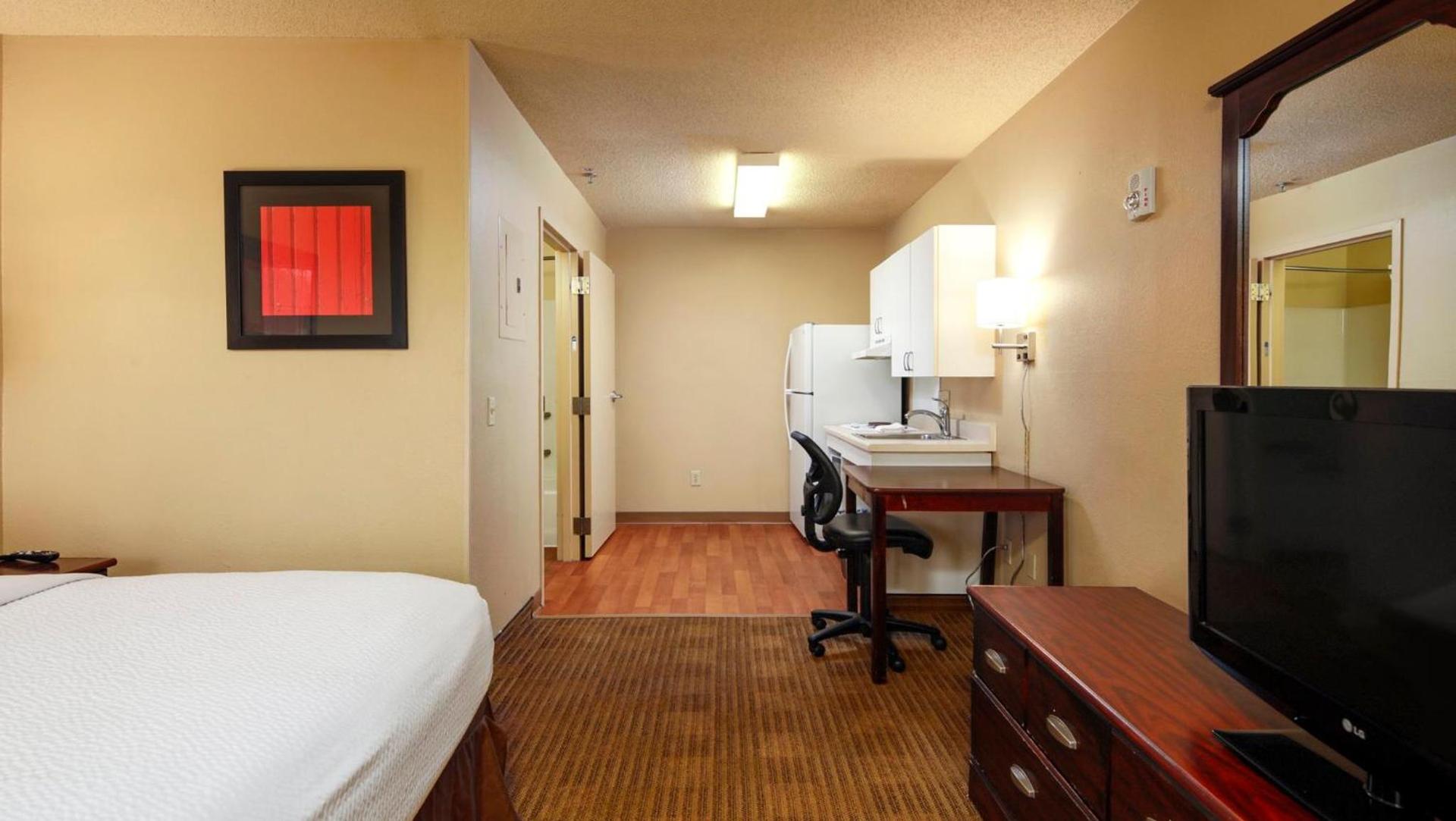 Home 1 Suites Extended Stay photo 9