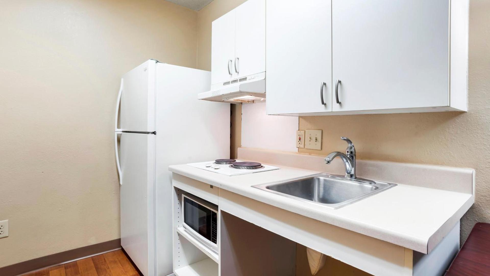 Home 1 Suites Extended Stay photo 10