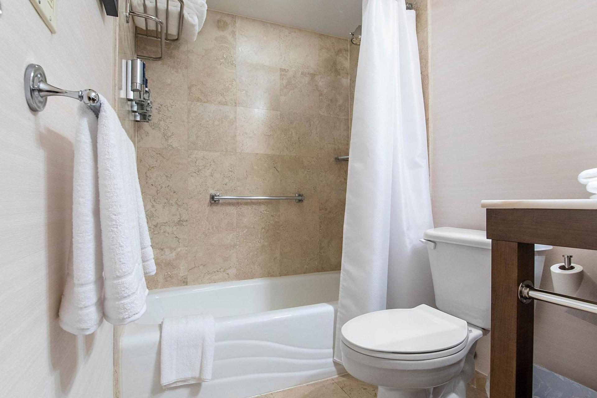 Best Western Premier Plainview-Long Island Hotel photo 6