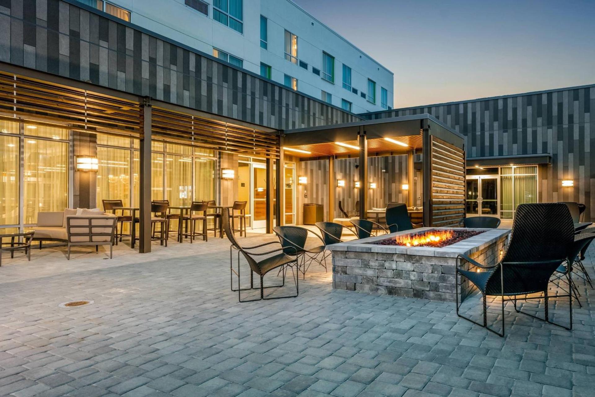 Courtyard by Marriott Savannah Airport photo 25