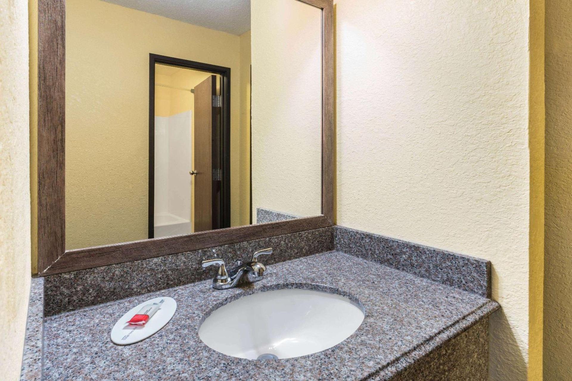 Days Inn by Wyndham Tucumcari photo 5