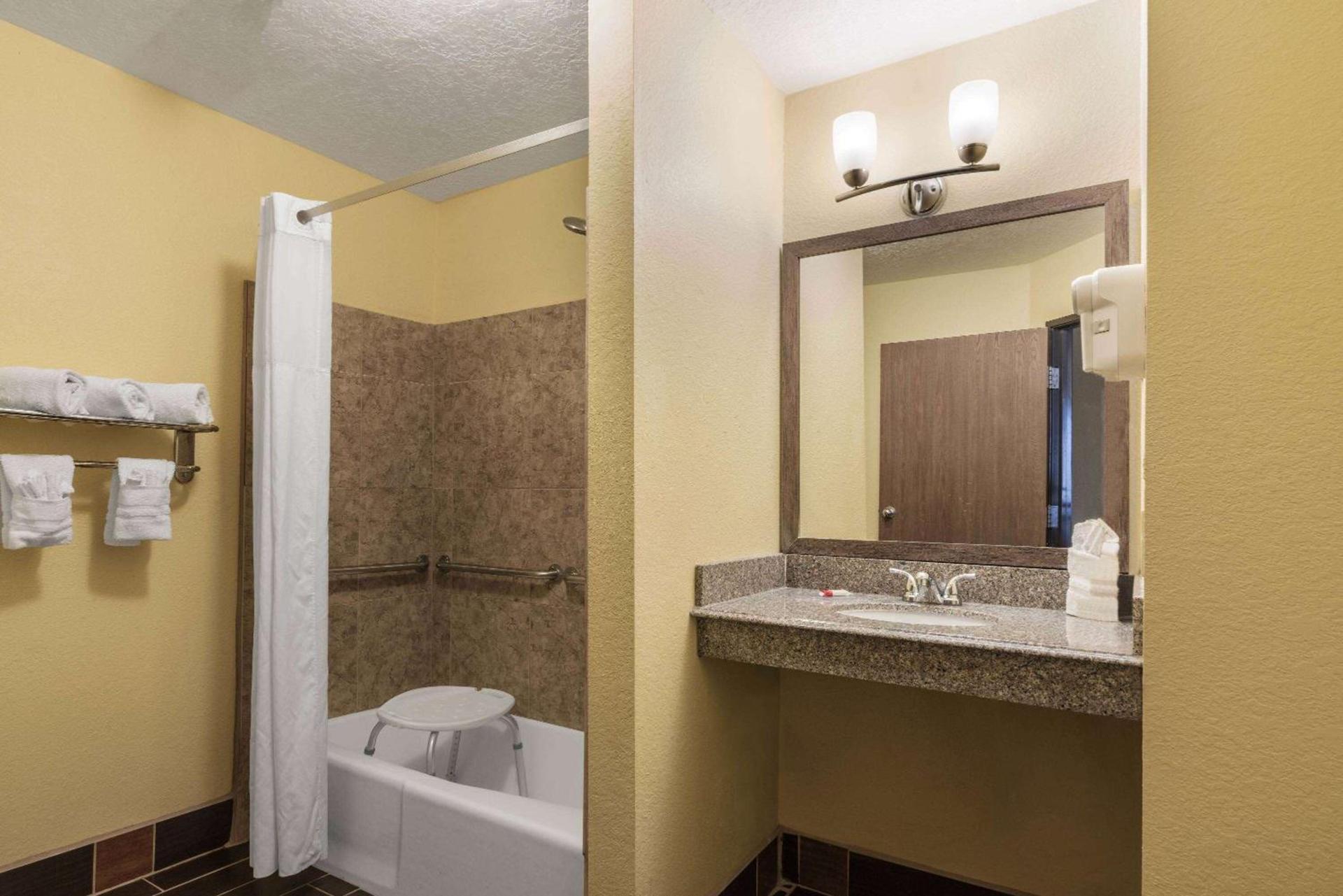 Days Inn by Wyndham Tucumcari photo 6