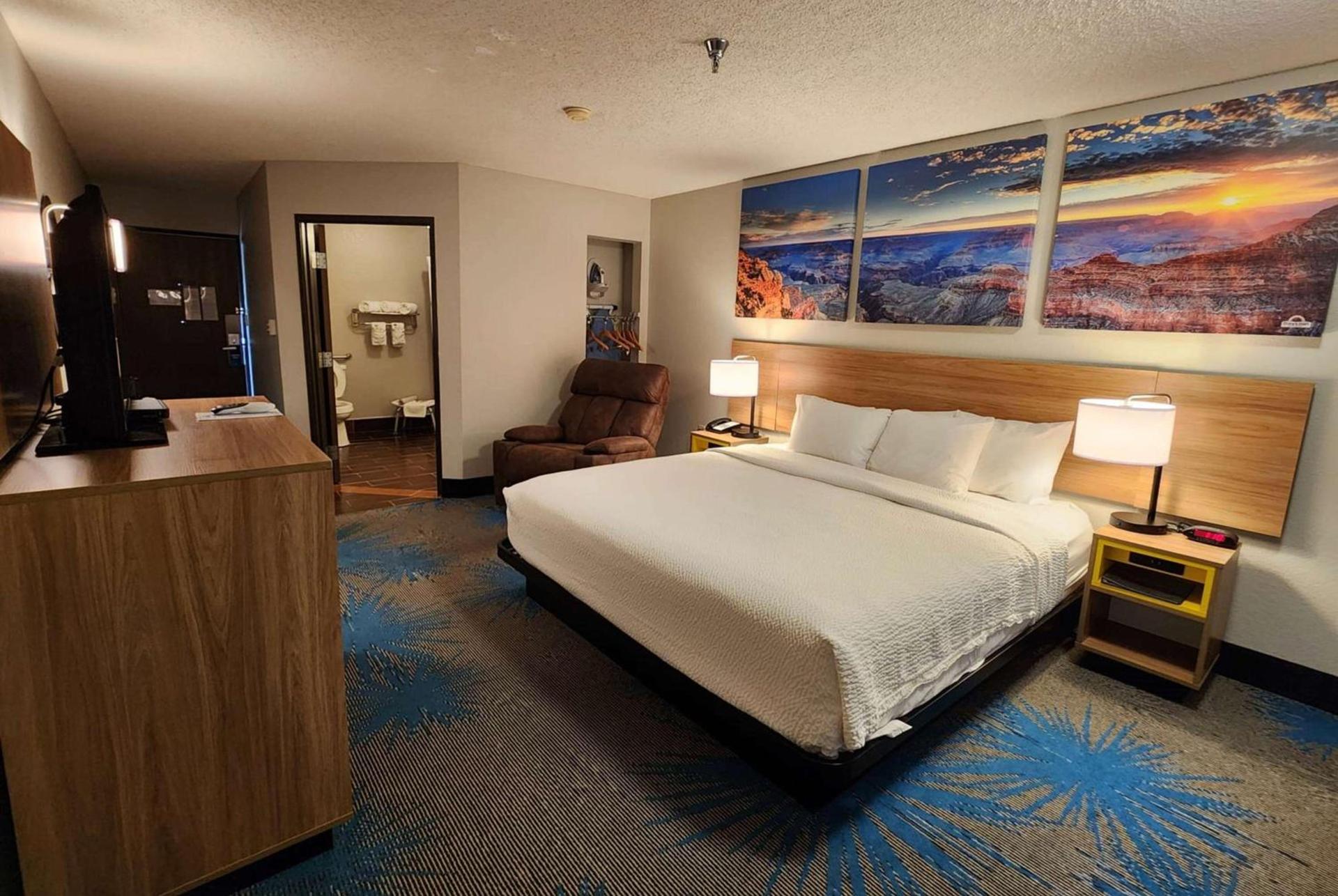 Days Inn by Wyndham Tucumcari photo 10