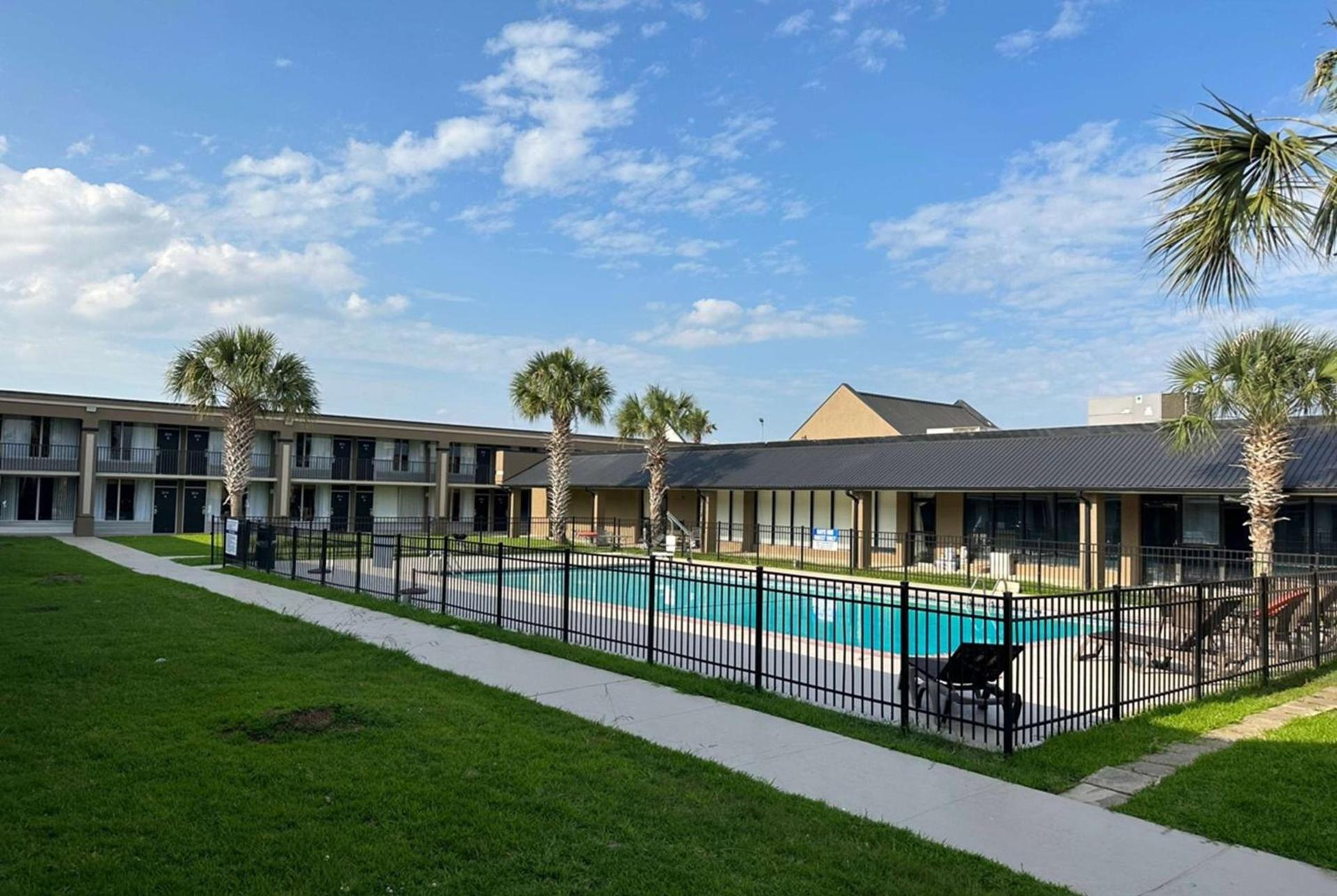 Days Inn & Suites by Wyndham Jennings photo 5
