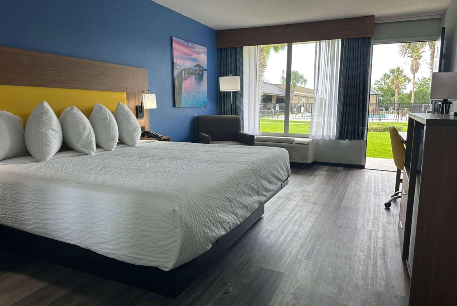 Days Inn & Suites by Wyndham Jennings photo 11
