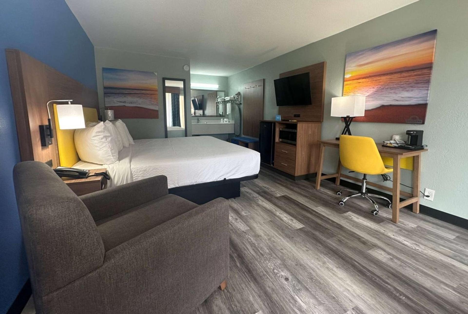 Days Inn & Suites by Wyndham Jennings photo 14