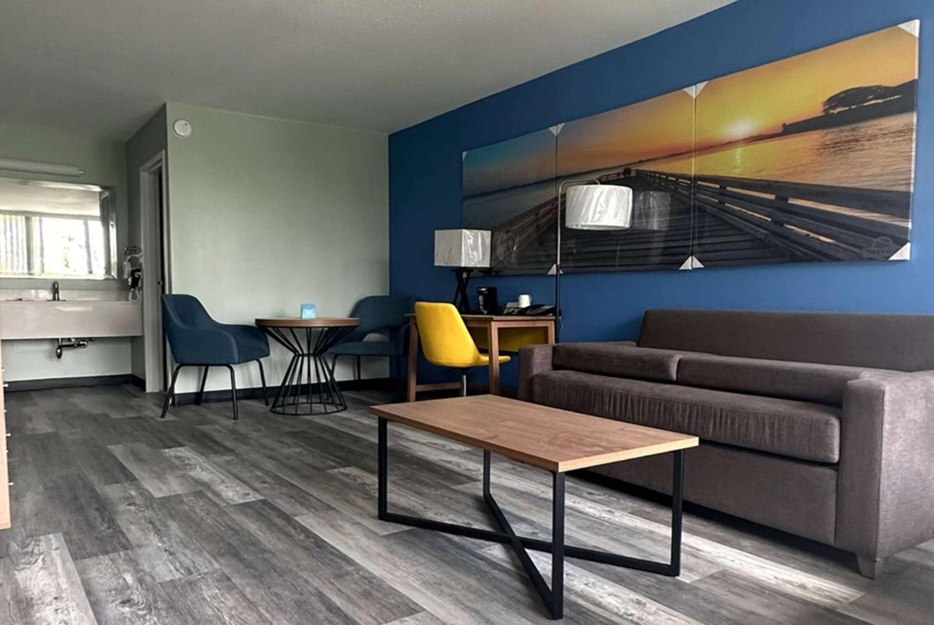 Days Inn & Suites by Wyndham Jennings photo 16