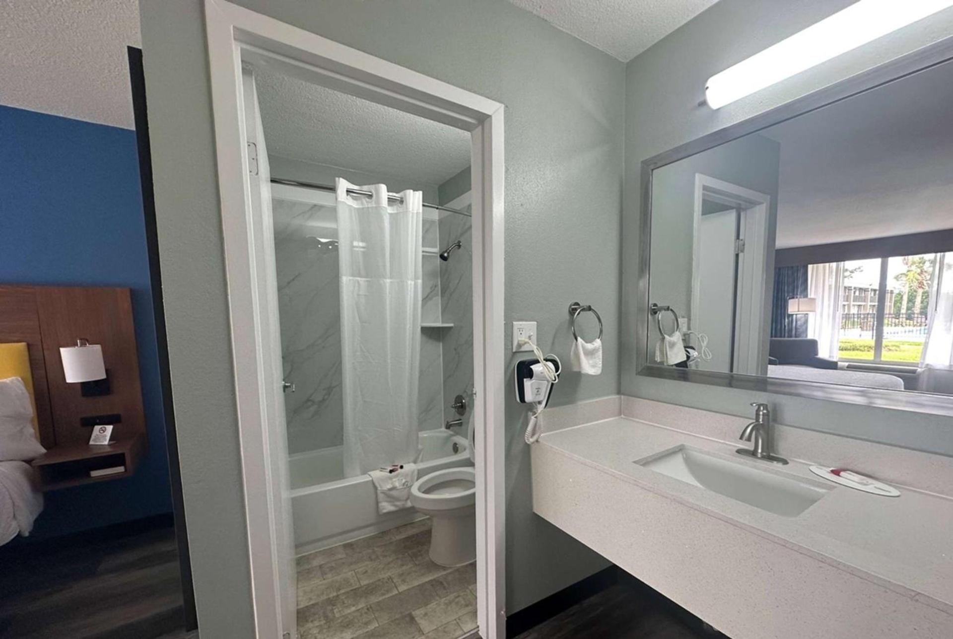 Days Inn & Suites by Wyndham Jennings photo 22