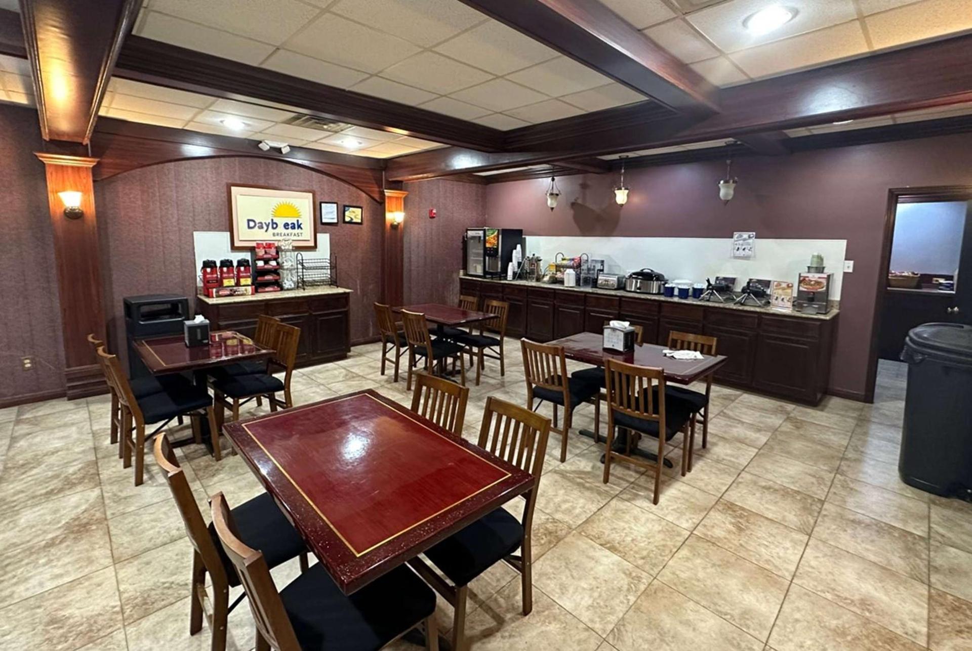 Days Inn & Suites by Wyndham Jennings photo 27