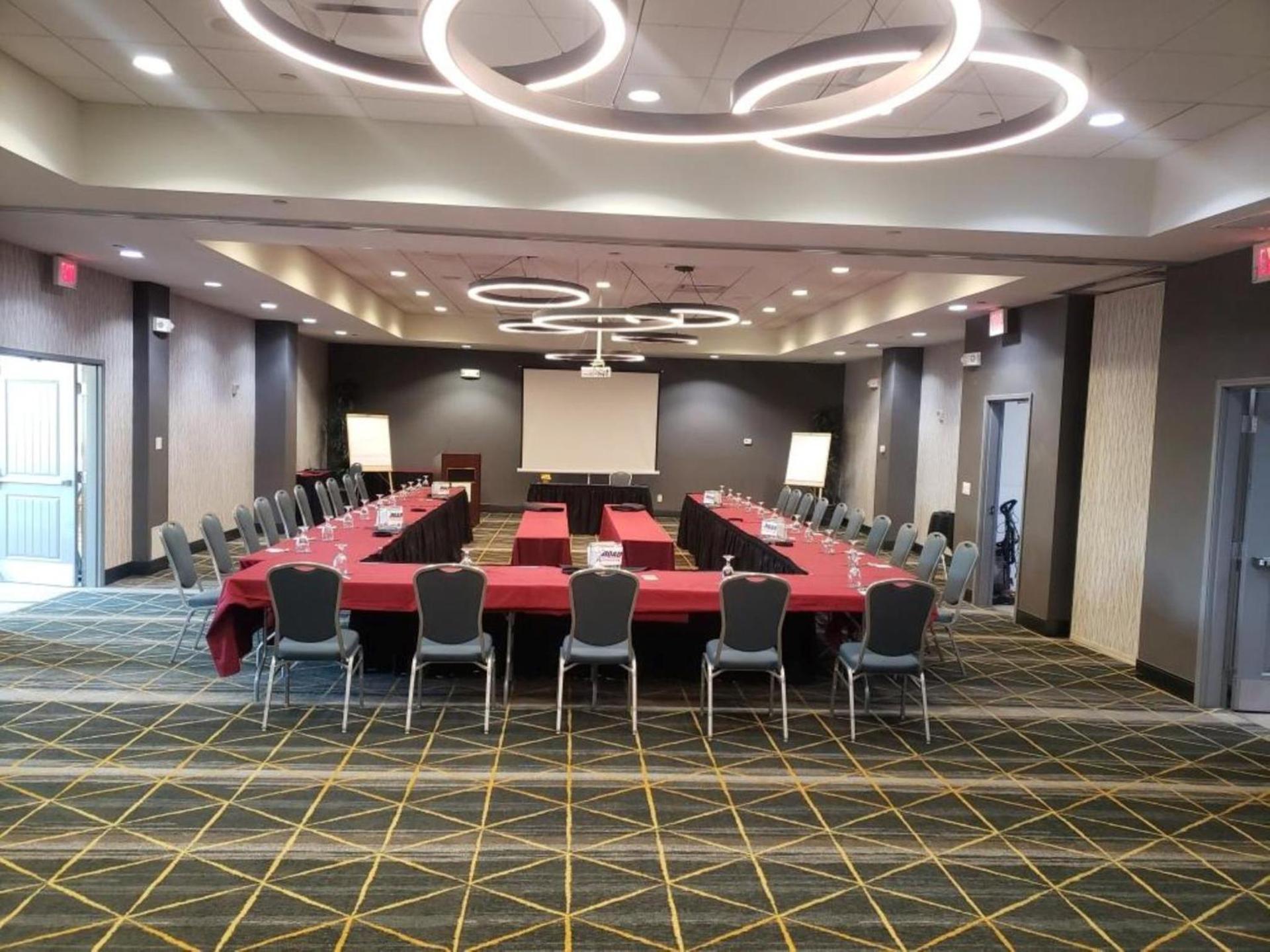 Holiday Inn & Suites Phoenix Airport by IHG photo 47