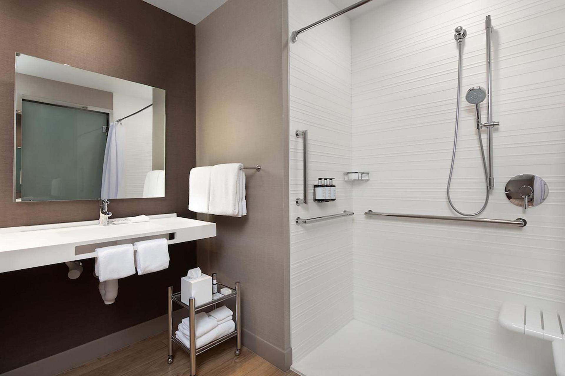 AC Hotel by Marriott Bloomington Mall of America photo 17