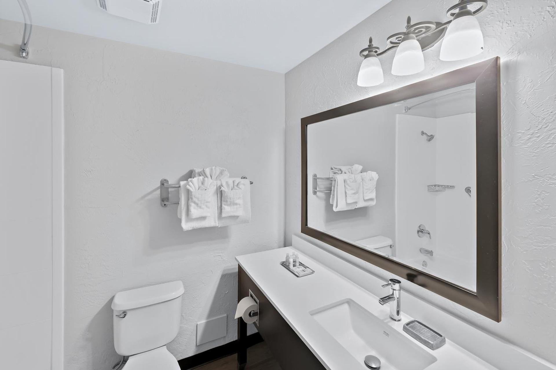 Best Western Wesley Inn & Suites photo 41