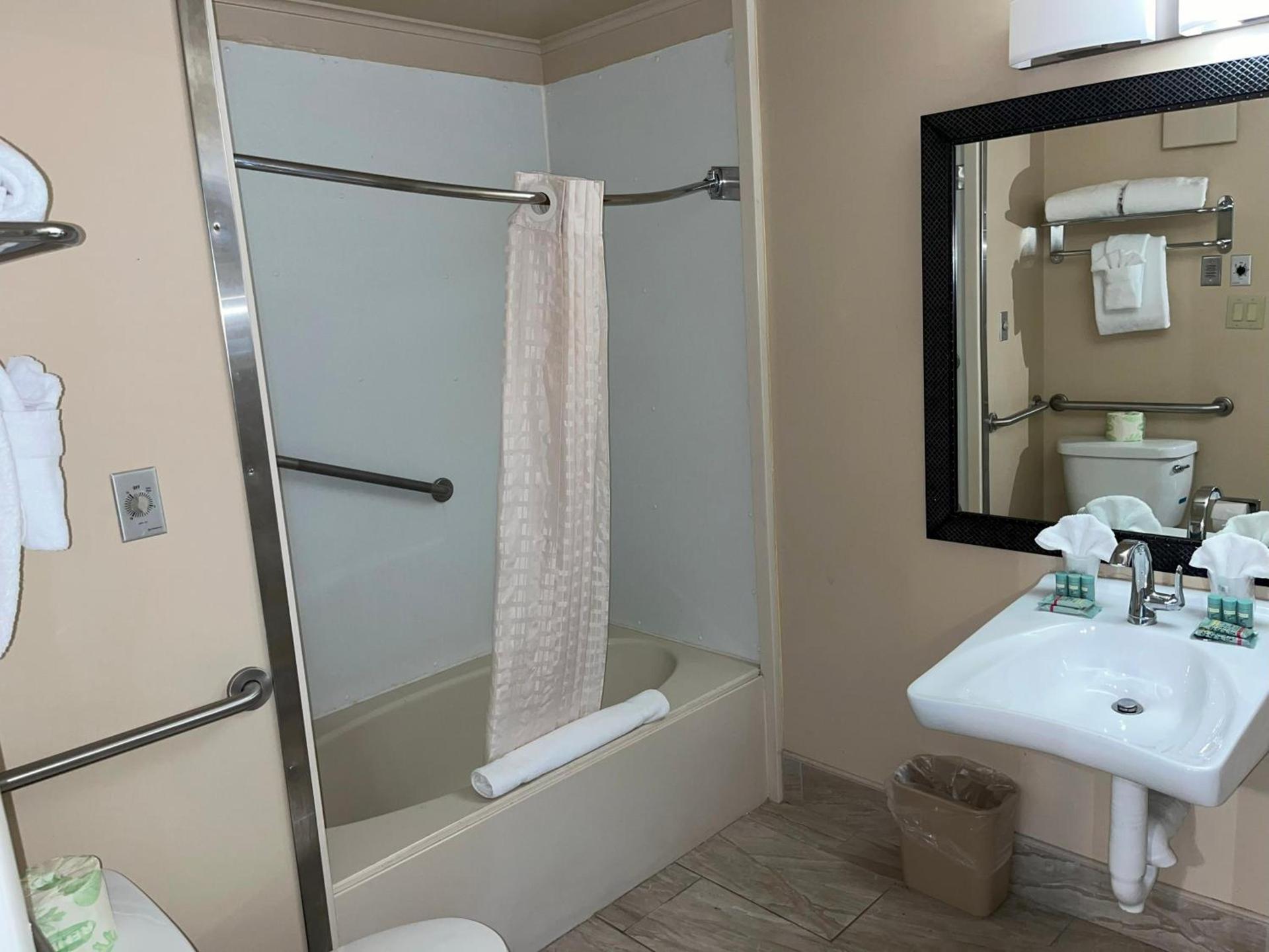 New Englander Inn Bennington photo 30