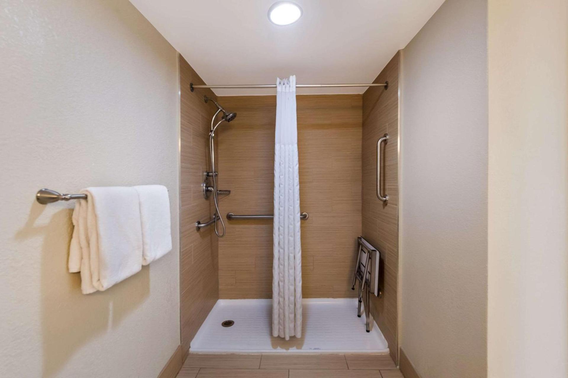 Comfort Inn South Oceanfront photo 10