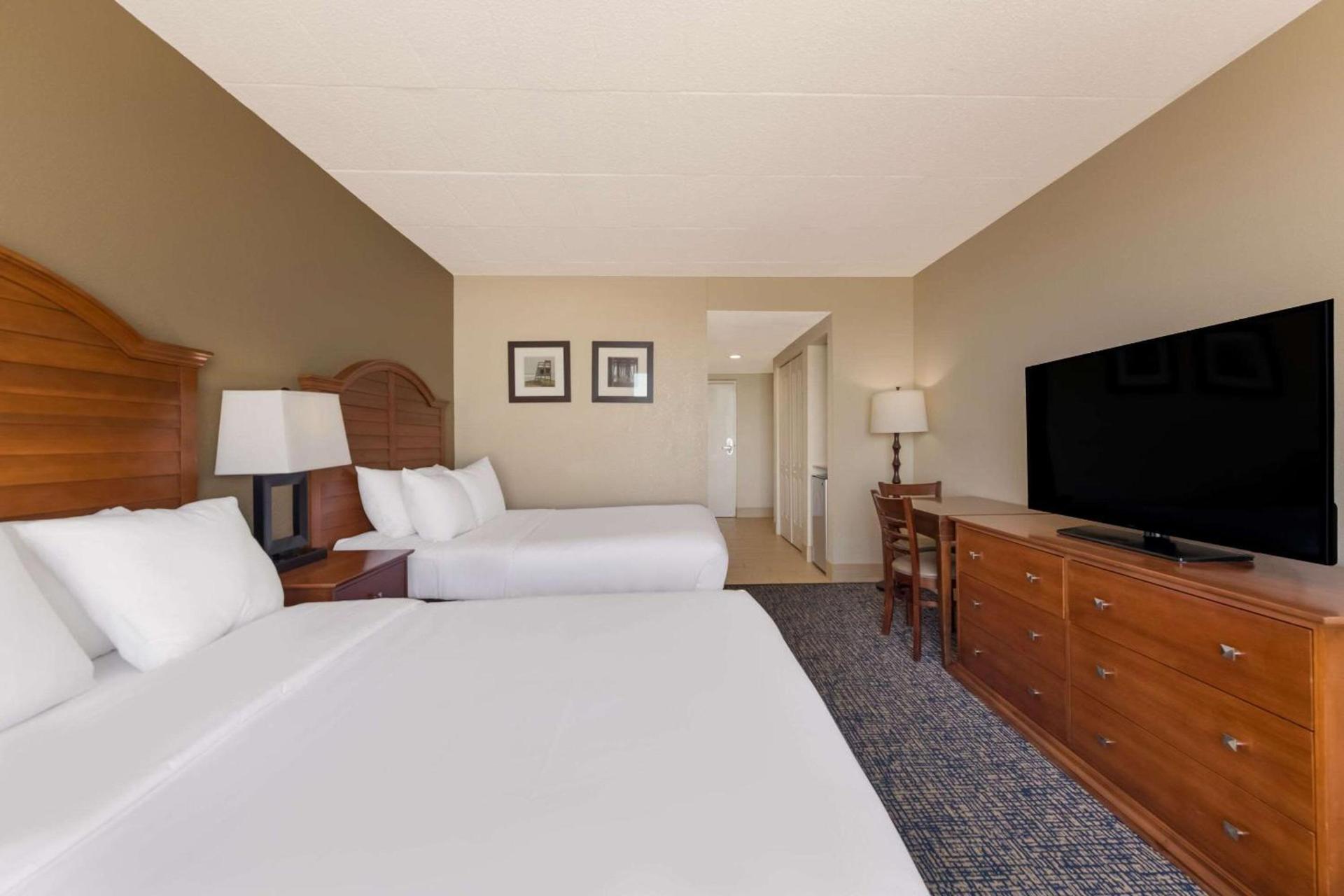 Comfort Inn South Oceanfront photo 9