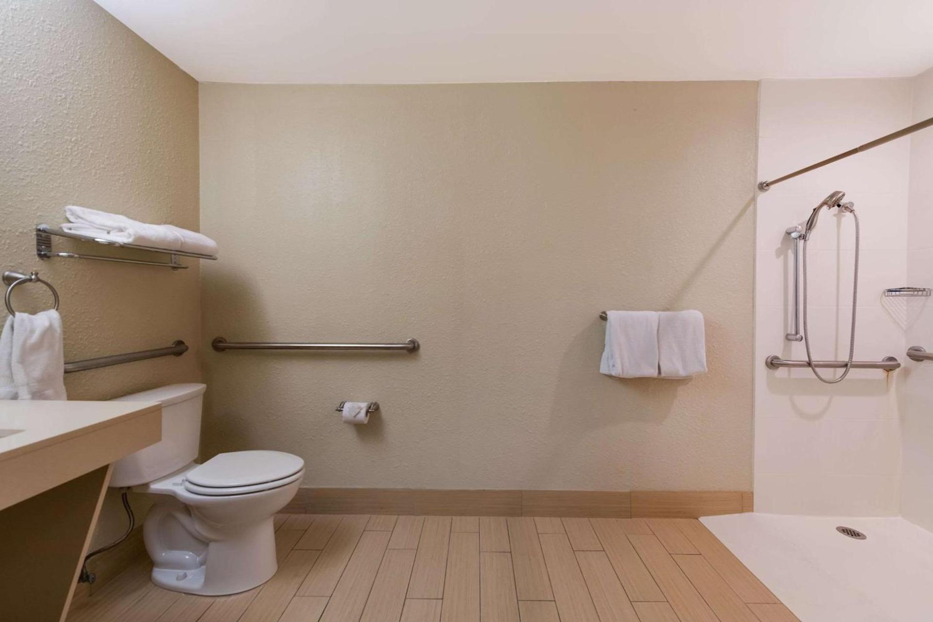 Comfort Inn South Oceanfront photo 11