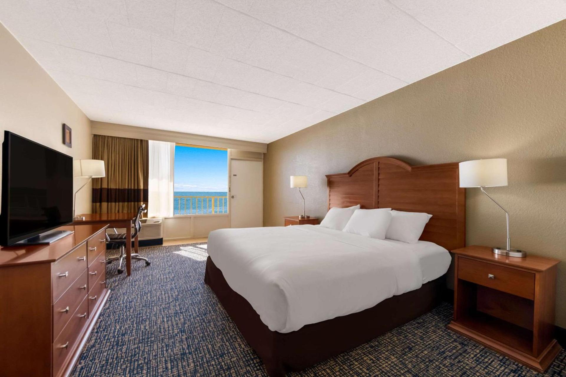 Comfort Inn South Oceanfront photo 12