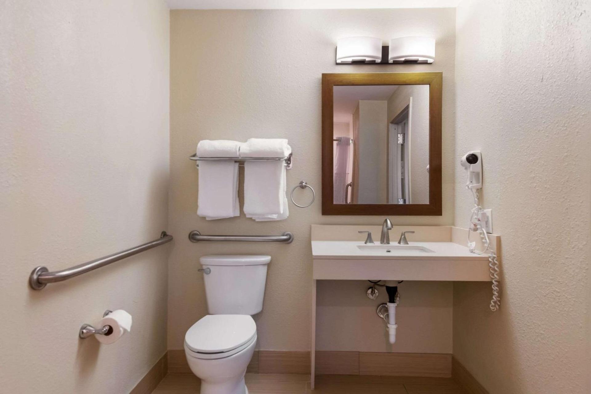 Comfort Inn South Oceanfront photo 14