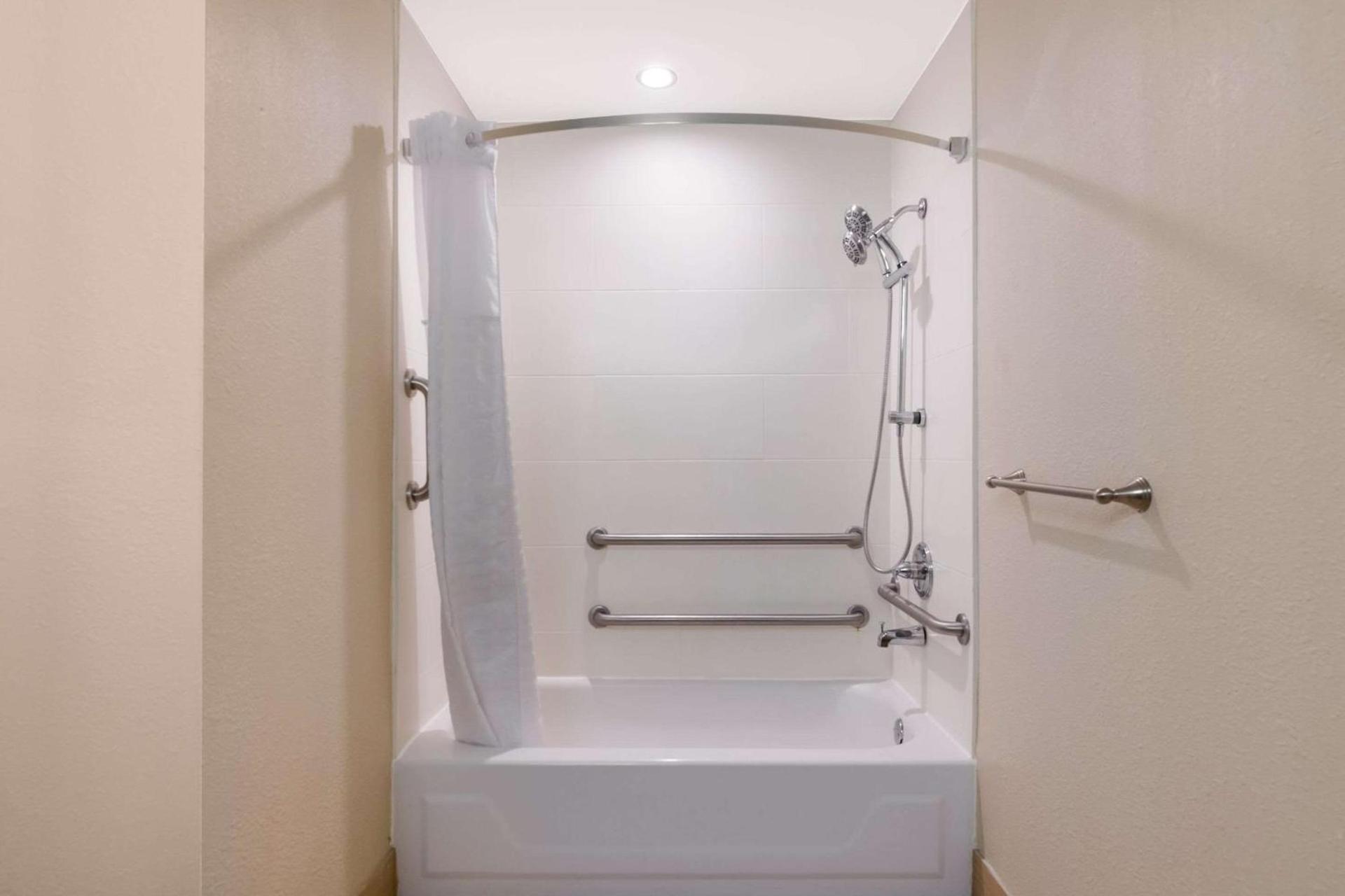 Comfort Inn South Oceanfront photo 15