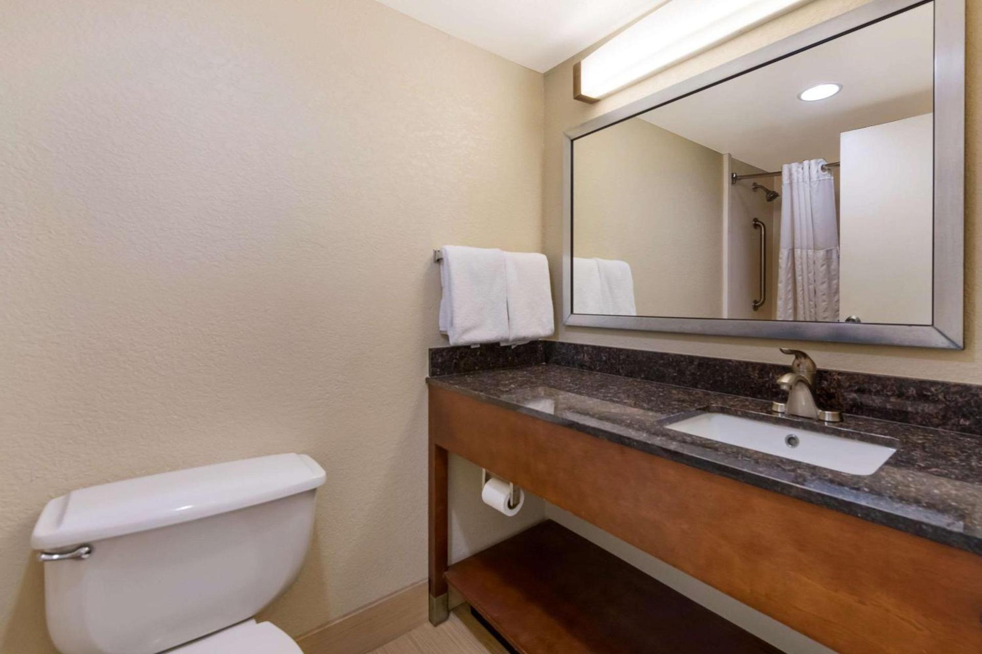 Comfort Inn South Oceanfront photo 17