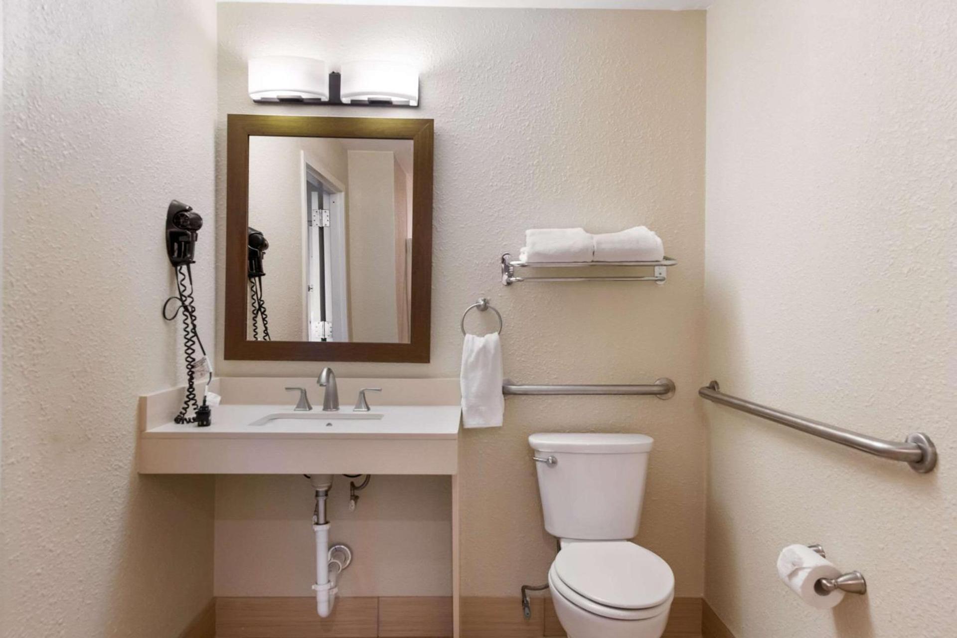Comfort Inn South Oceanfront photo 18