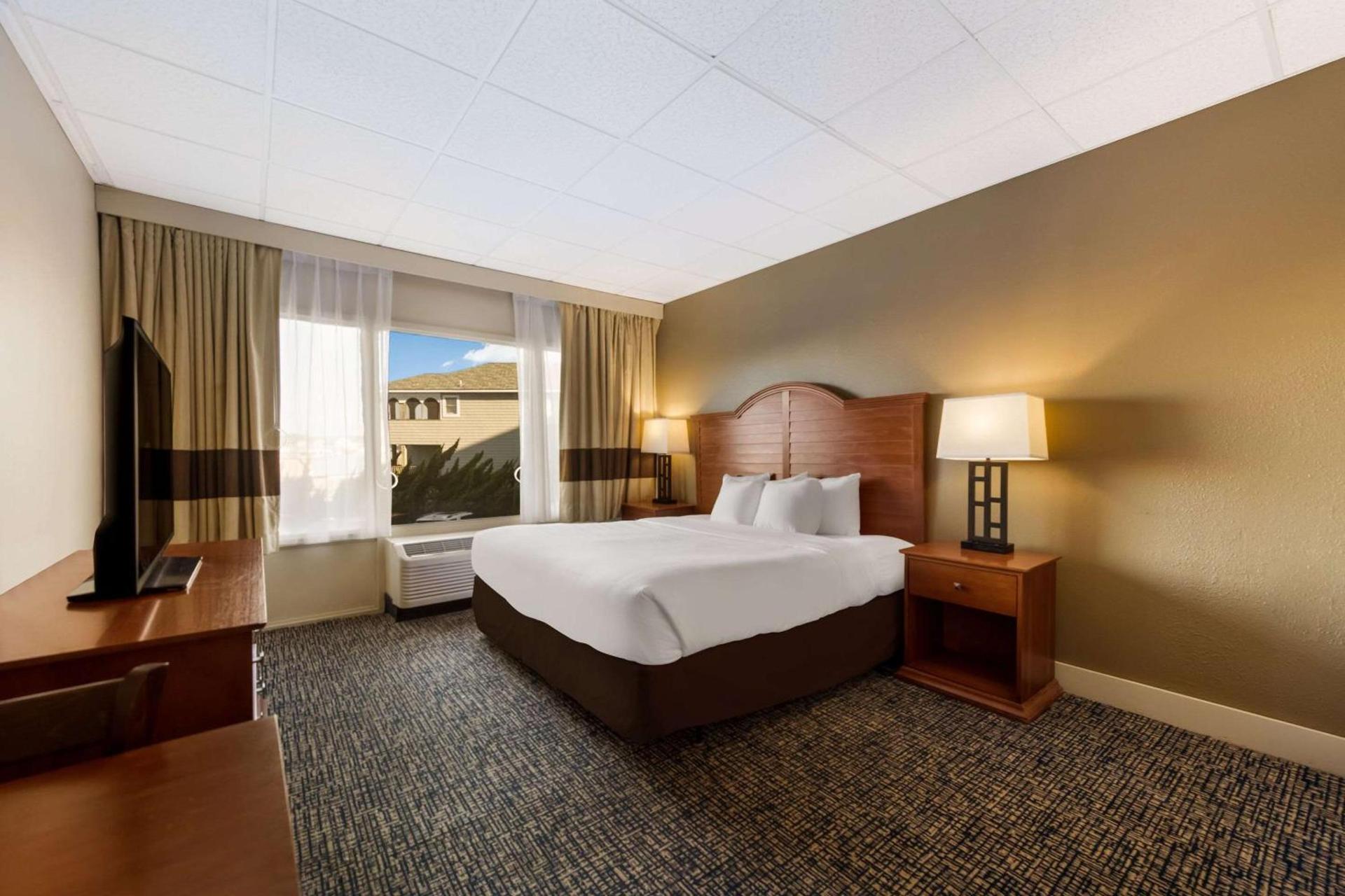 Comfort Inn South Oceanfront photo 19