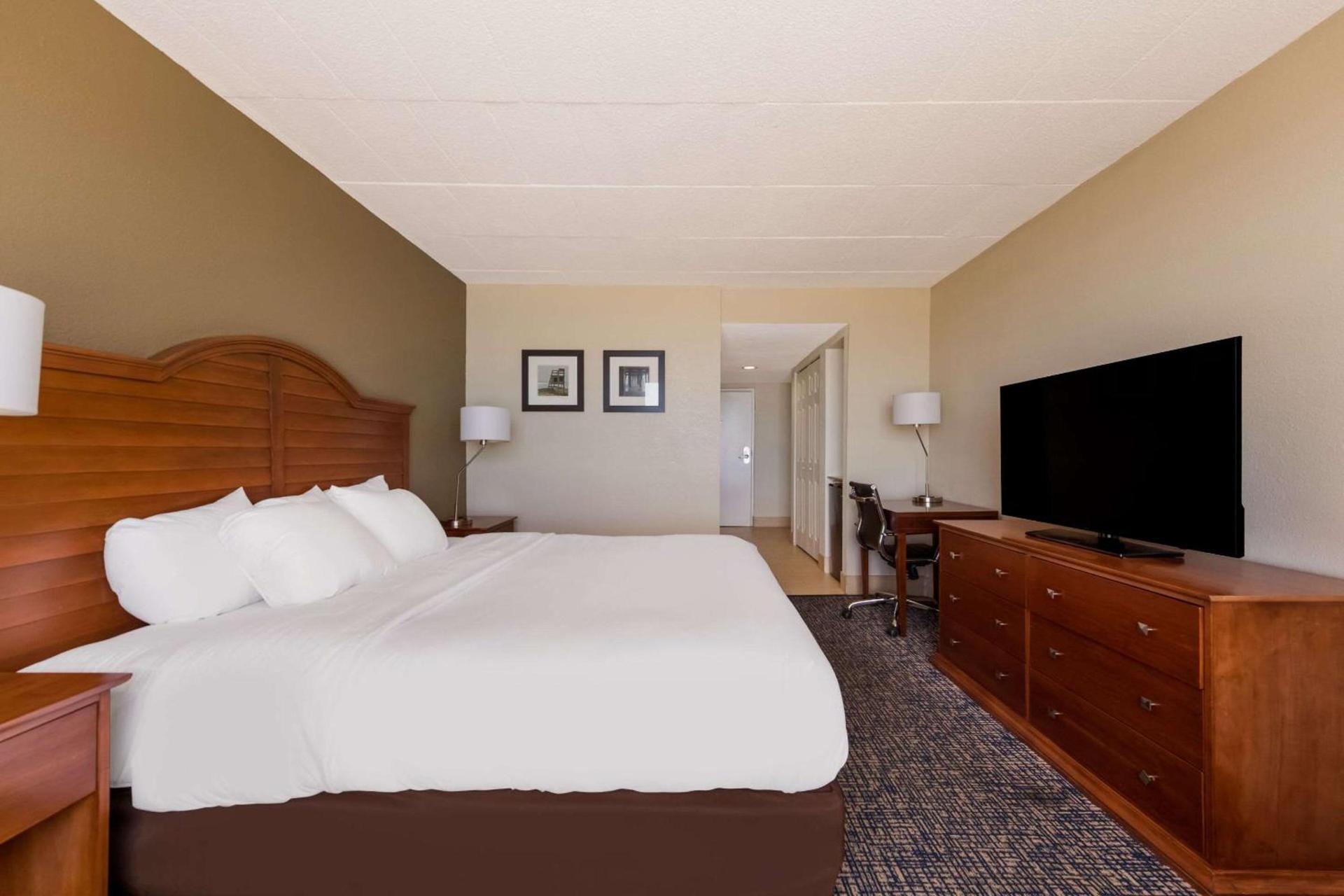 Comfort Inn South Oceanfront photo 22